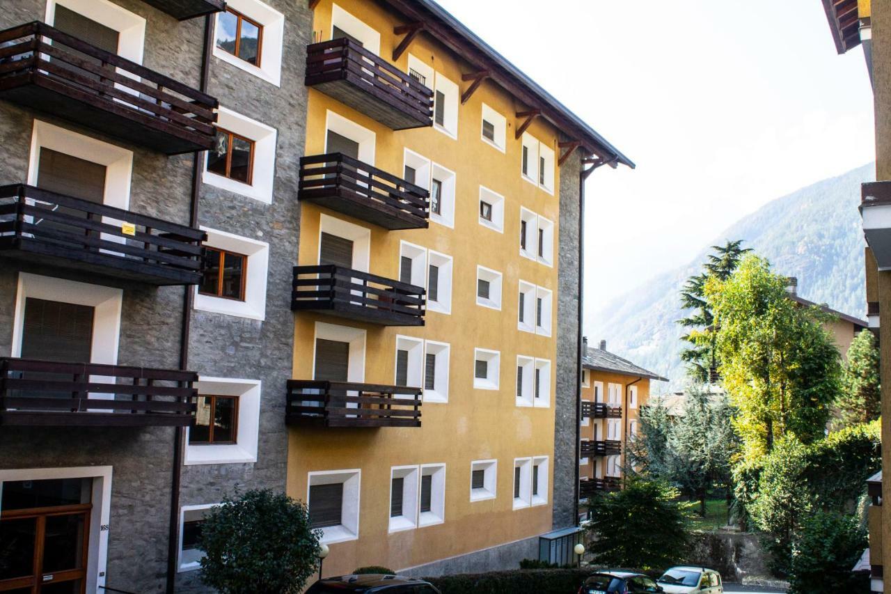 Ferienwohnung Trilocale In Centro A Chiesa Valmalenco Chiesa in Valmalenco Exterior foto