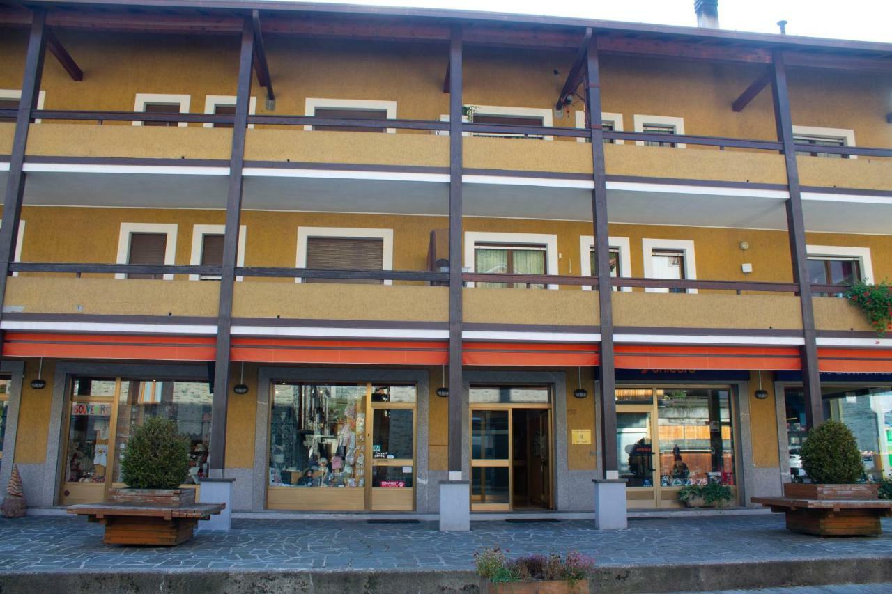 Ferienwohnung Trilocale In Centro A Chiesa Valmalenco Chiesa in Valmalenco Exterior foto