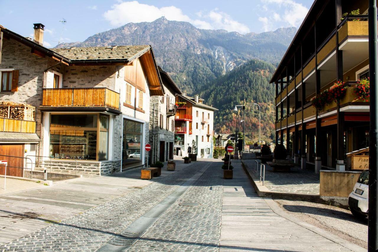 Ferienwohnung Trilocale In Centro A Chiesa Valmalenco Chiesa in Valmalenco Exterior foto